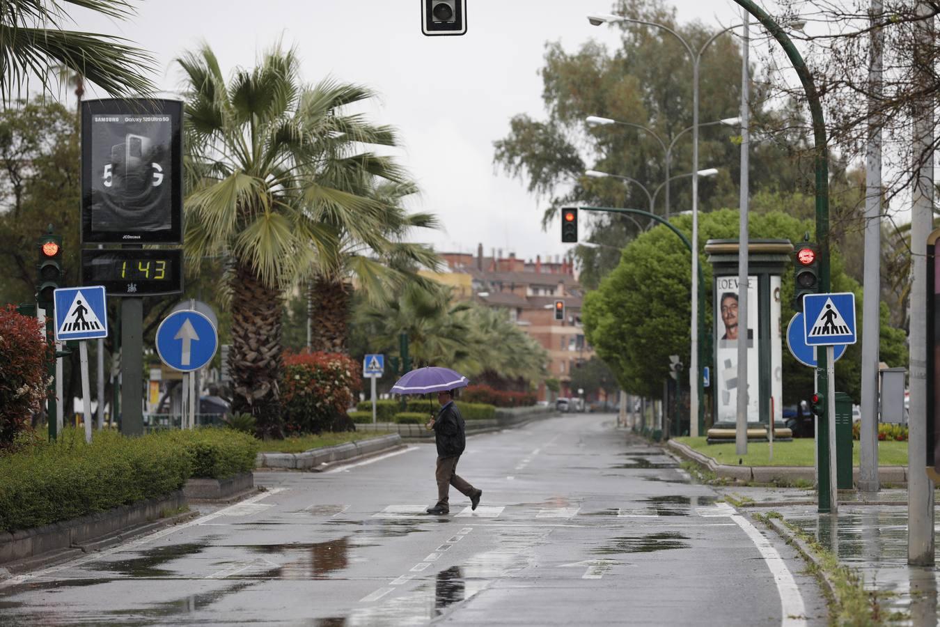 Las calles desiertas de un domingo de coronavirus en Córdoba, en imágenes