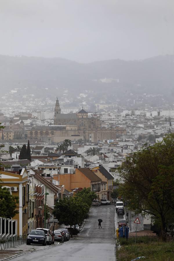 Las calles desiertas de un domingo de coronavirus en Córdoba, en imágenes