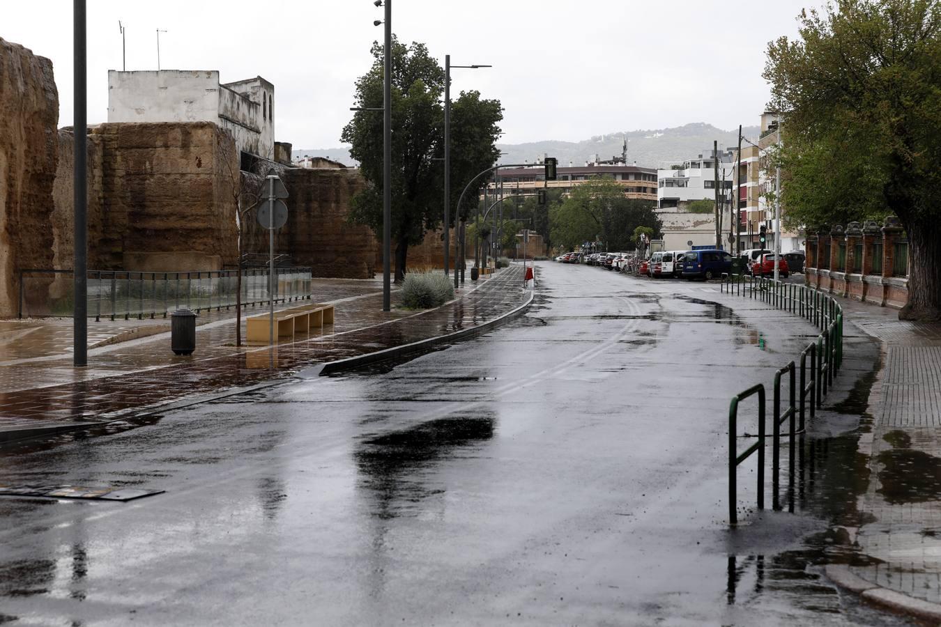 Las calles desiertas de un domingo de coronavirus en Córdoba, en imágenes