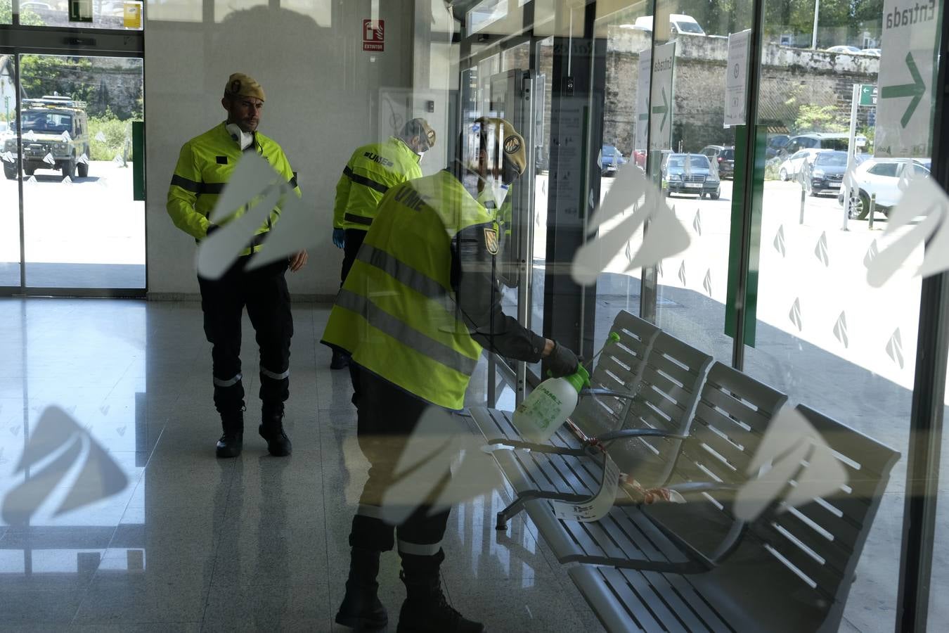 FOTOS: La UME desinfecta varias zonas de Cádiz