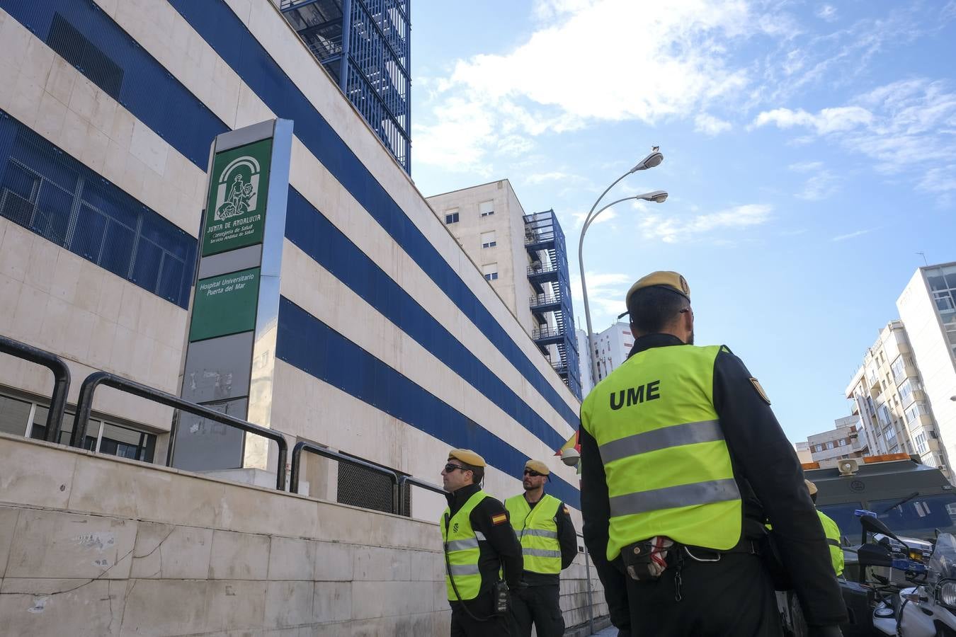 FOTOS: La UME desinfecta varias zonas de Cádiz