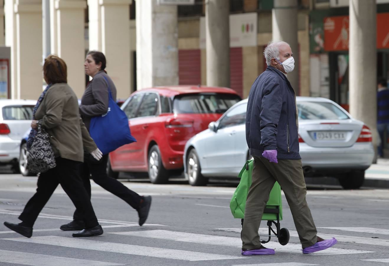 Coronavirus en Sevilla: en imágenes, el día a día en Los Remedios durante el estado de alarma