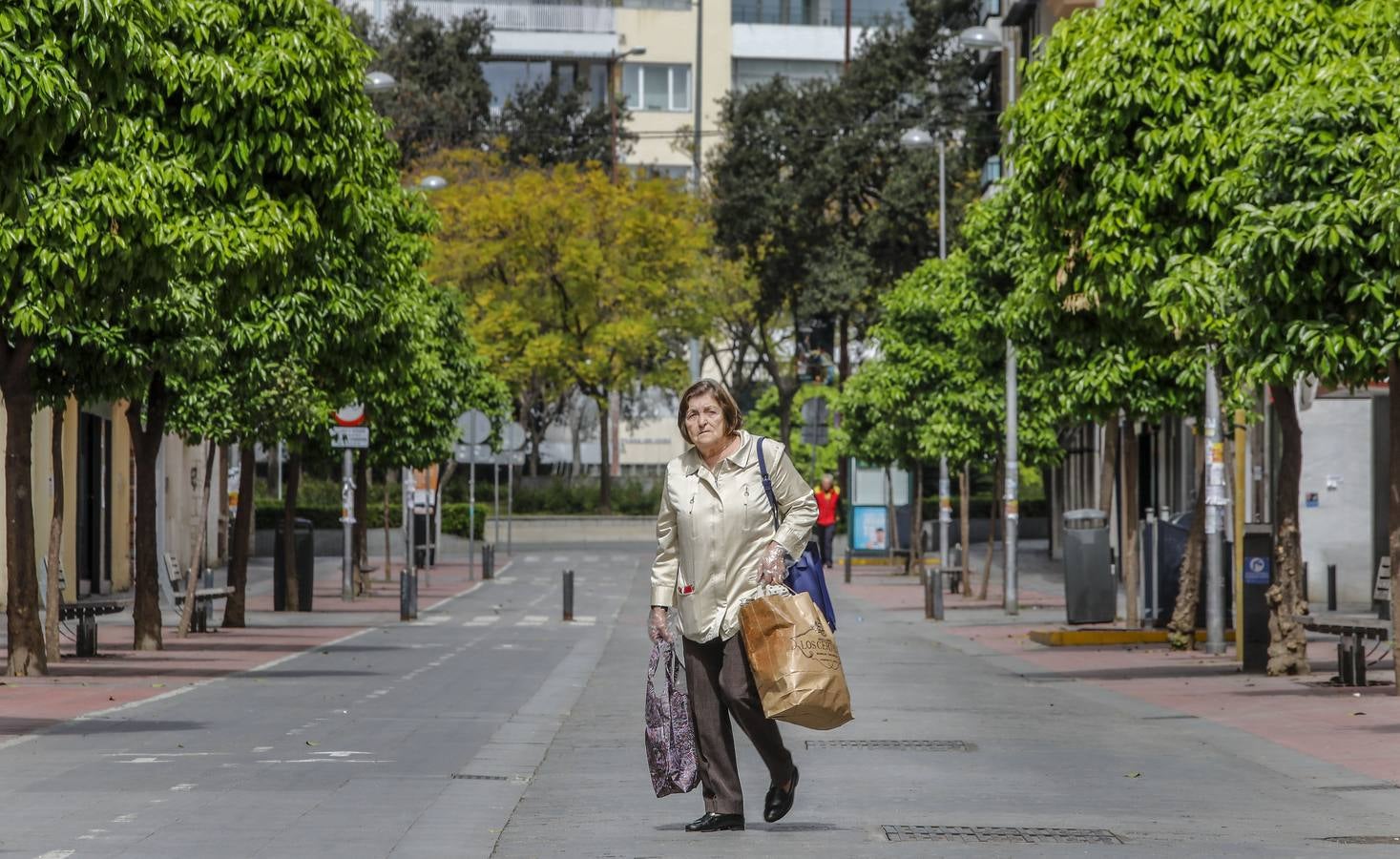 Coronavirus en Sevilla: en imágenes, el día a día en Los Remedios durante el estado de alarma