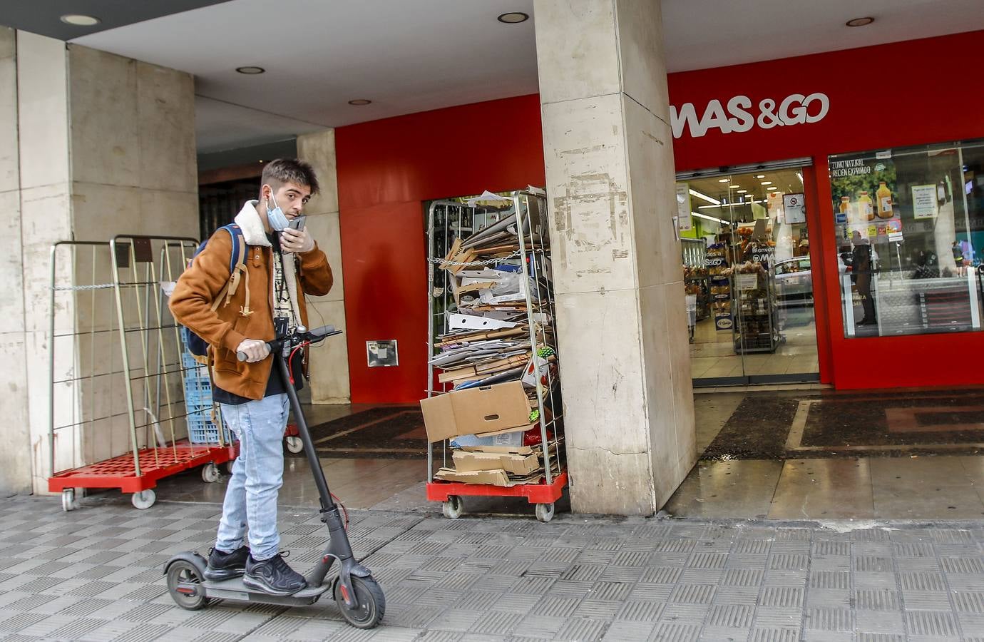 Coronavirus en Sevilla: en imágenes, el día a día en Los Remedios durante el estado de alarma