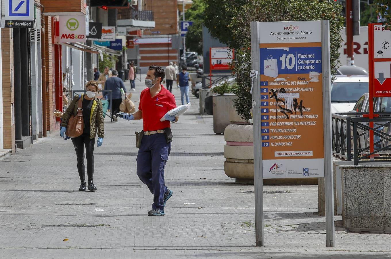 Coronavirus en Sevilla: en imágenes, el día a día en Los Remedios durante el estado de alarma