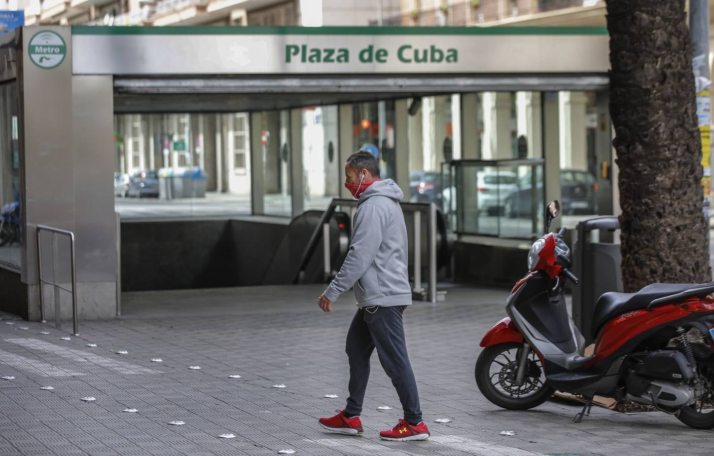 Coronavirus en Sevilla: en imágenes, el día a día en Los Remedios durante el estado de alarma