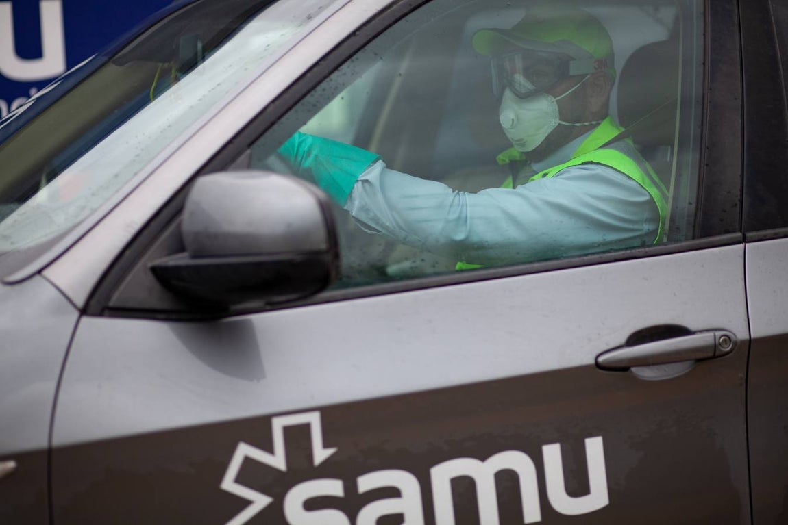 FOTOS: Así ha sido el traslado de los ancianos de Alcalá del Valle a La Línea