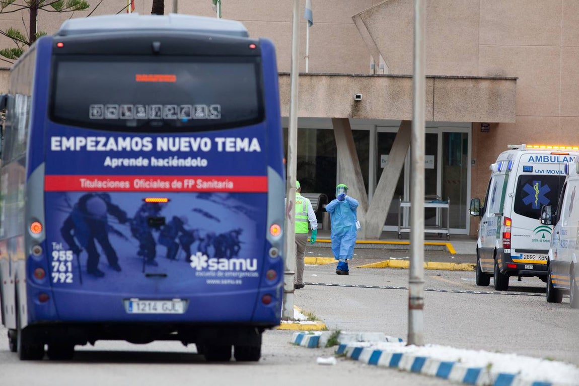 FOTOS: Así ha sido el traslado de los ancianos de Alcalá del Valle a La Línea