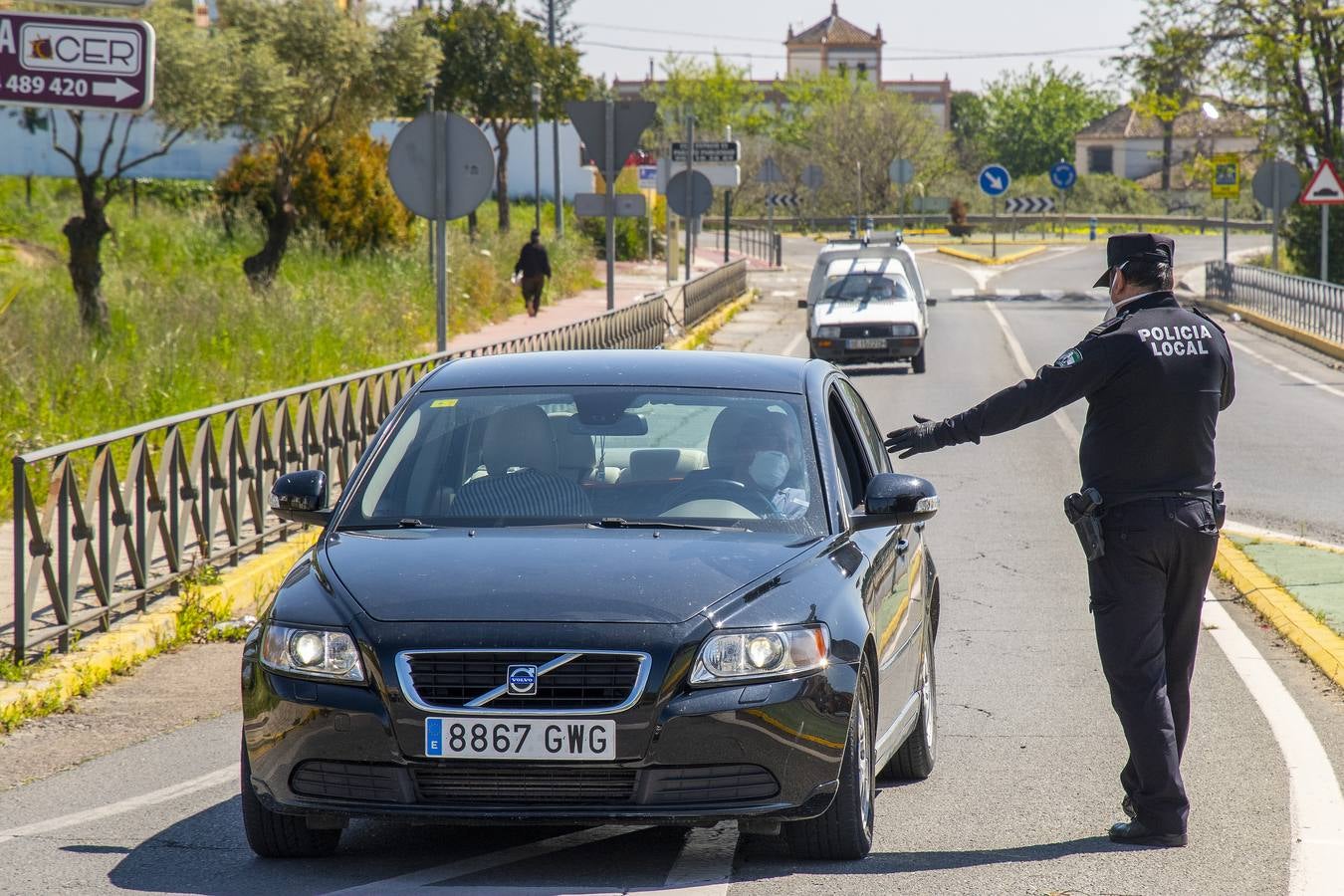 Coronavirus en Sevilla: así se vive el estado de alarma en las calles de Espartinas