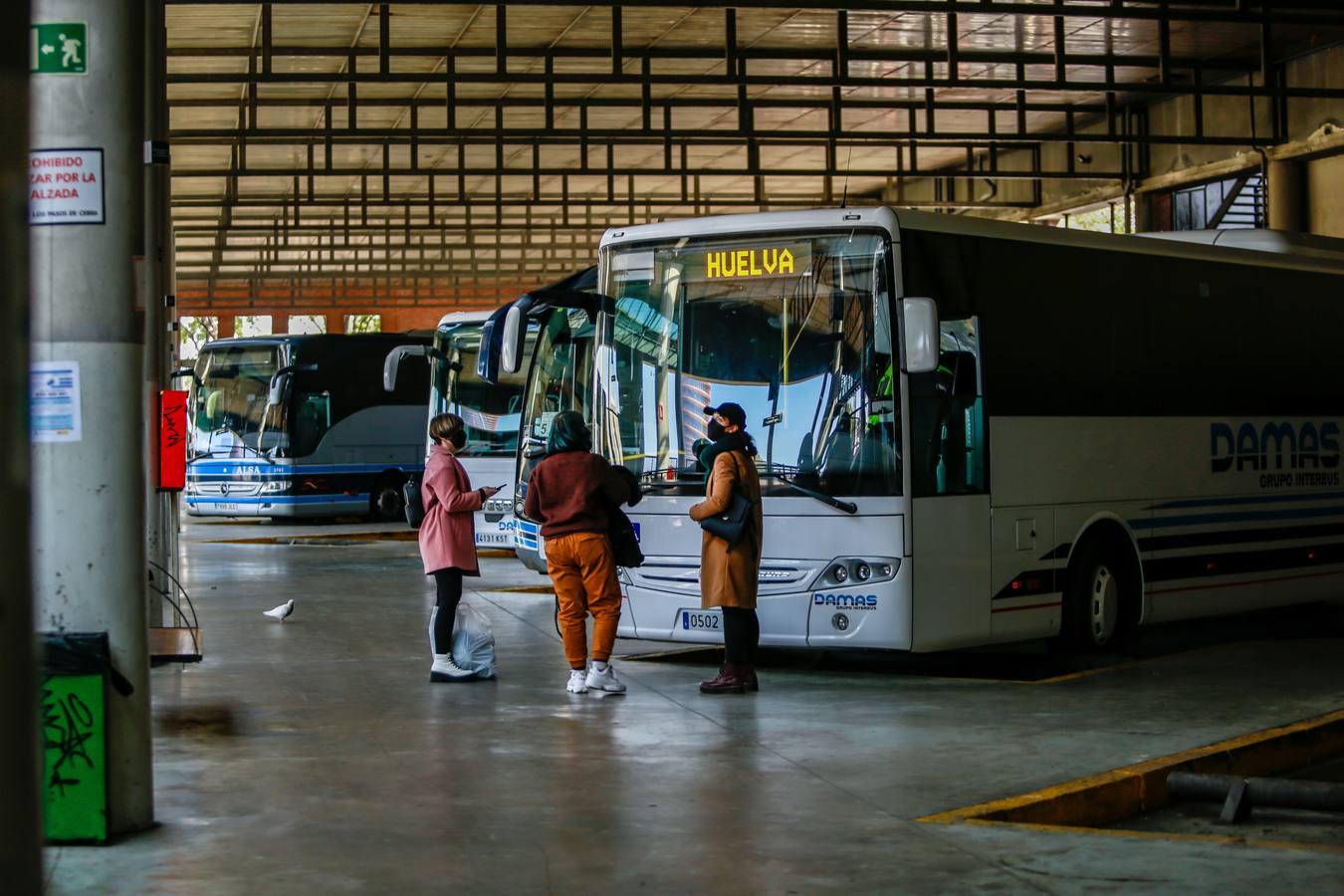 Coronavirus en Sevilla: en imágenes, las estaciones de autobuses durante el estado de alarma