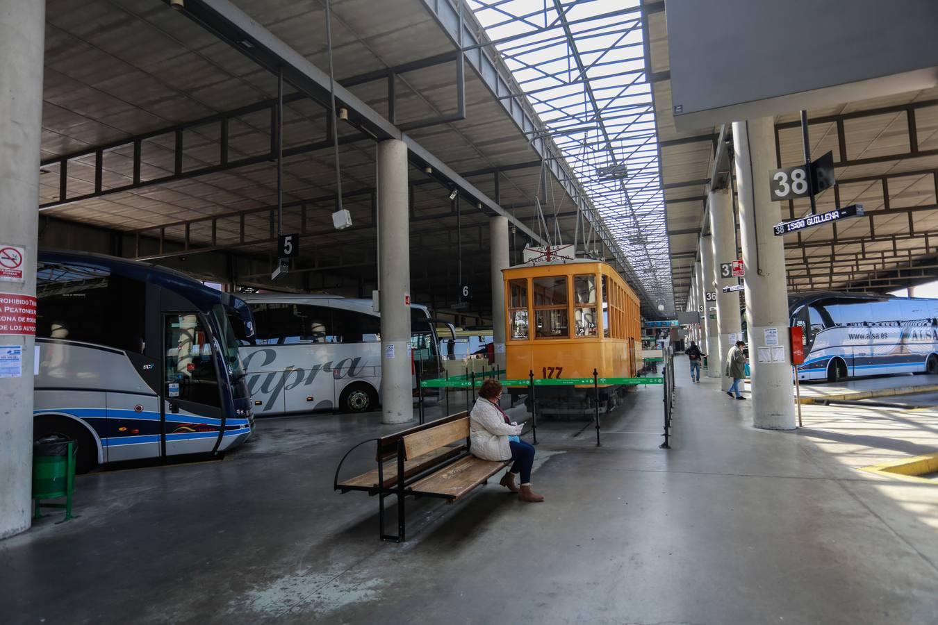 Coronavirus en Sevilla: en imágenes, las estaciones de autobuses durante el estado de alarma