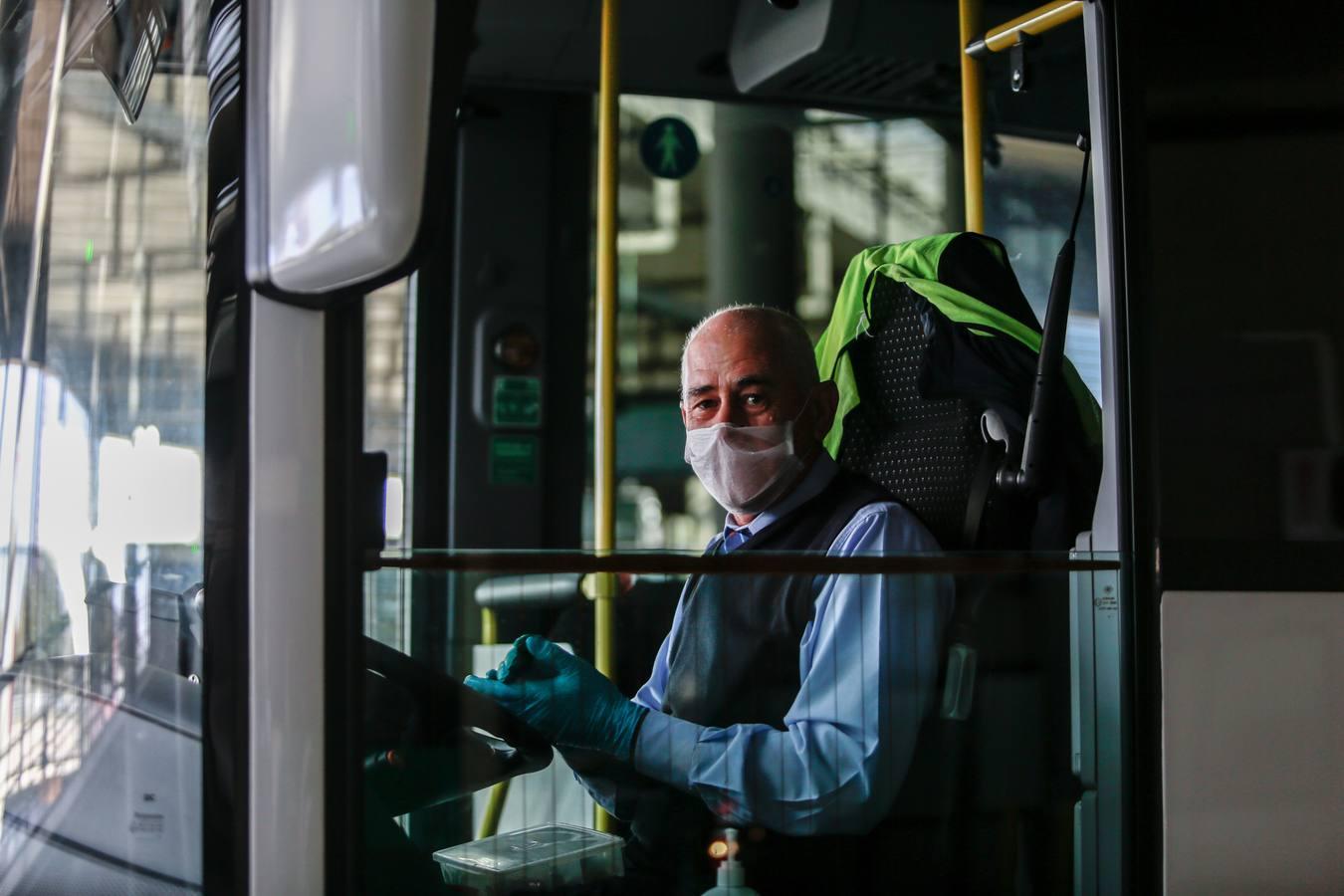 Coronavirus en Sevilla: en imágenes, las estaciones de autobuses durante el estado de alarma