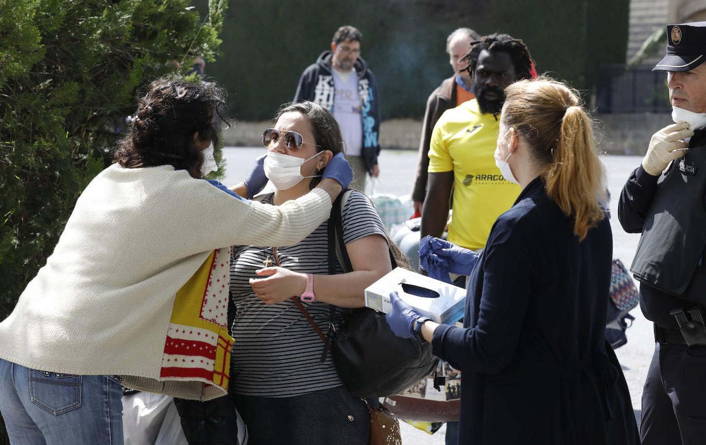 El traslado en Córdoba de personas sin hogar por el coronavirus, en imágenes