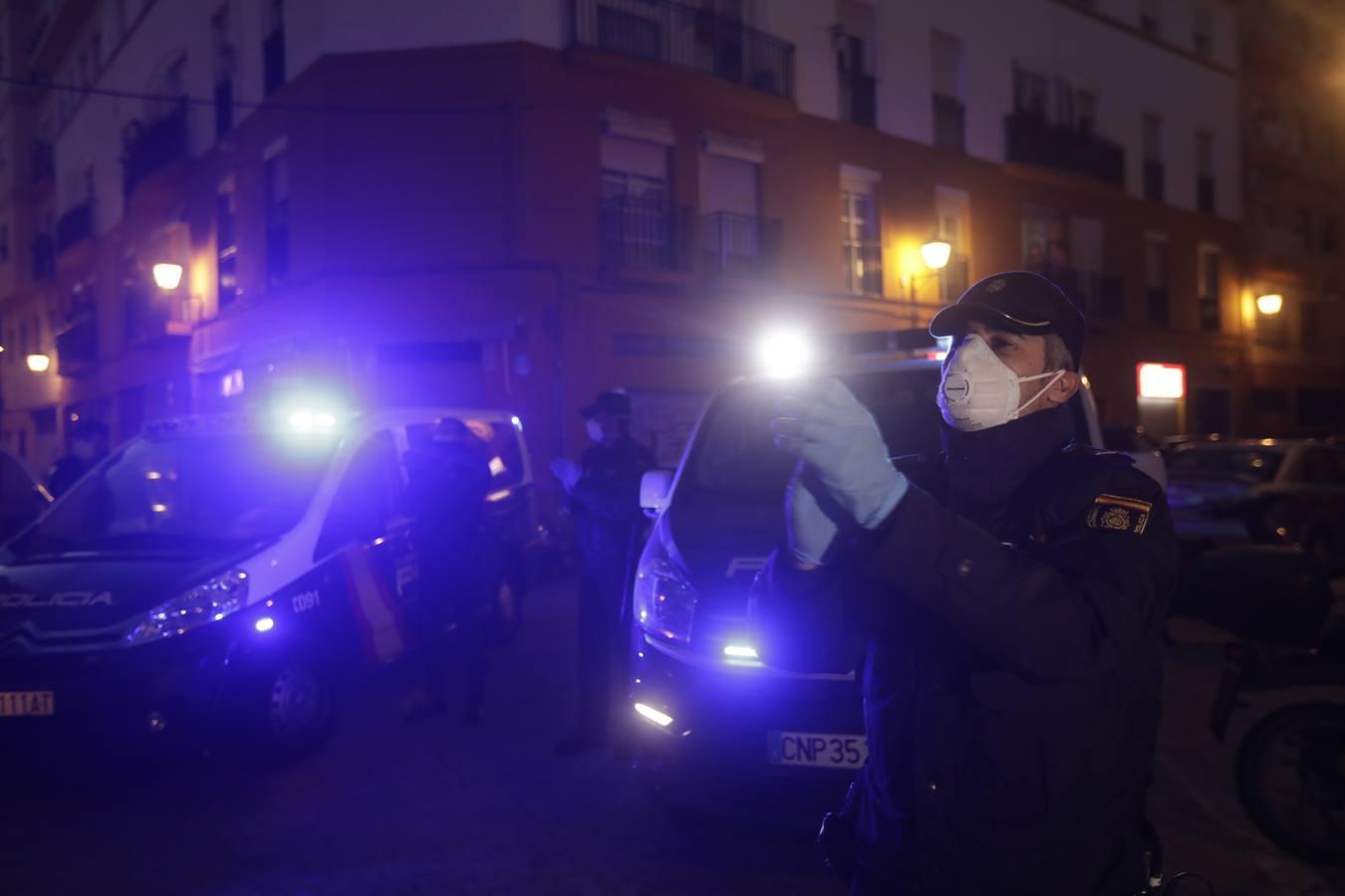 FOTOS: La Policía Nacional recibe el cariño de la residencia de mayores Matía Calvo