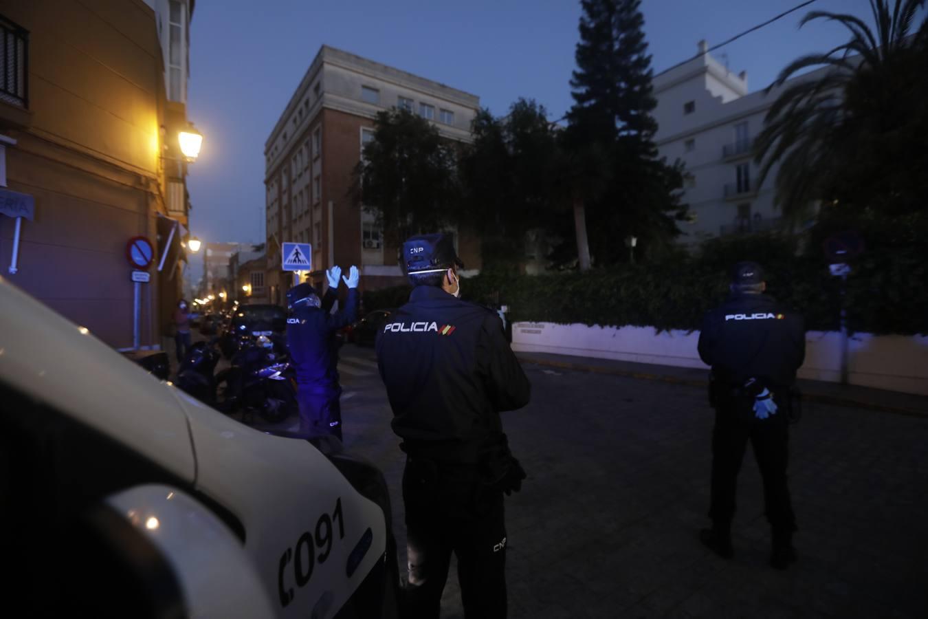 FOTOS: La Policía Nacional recibe el cariño de la residencia de mayores Matía Calvo