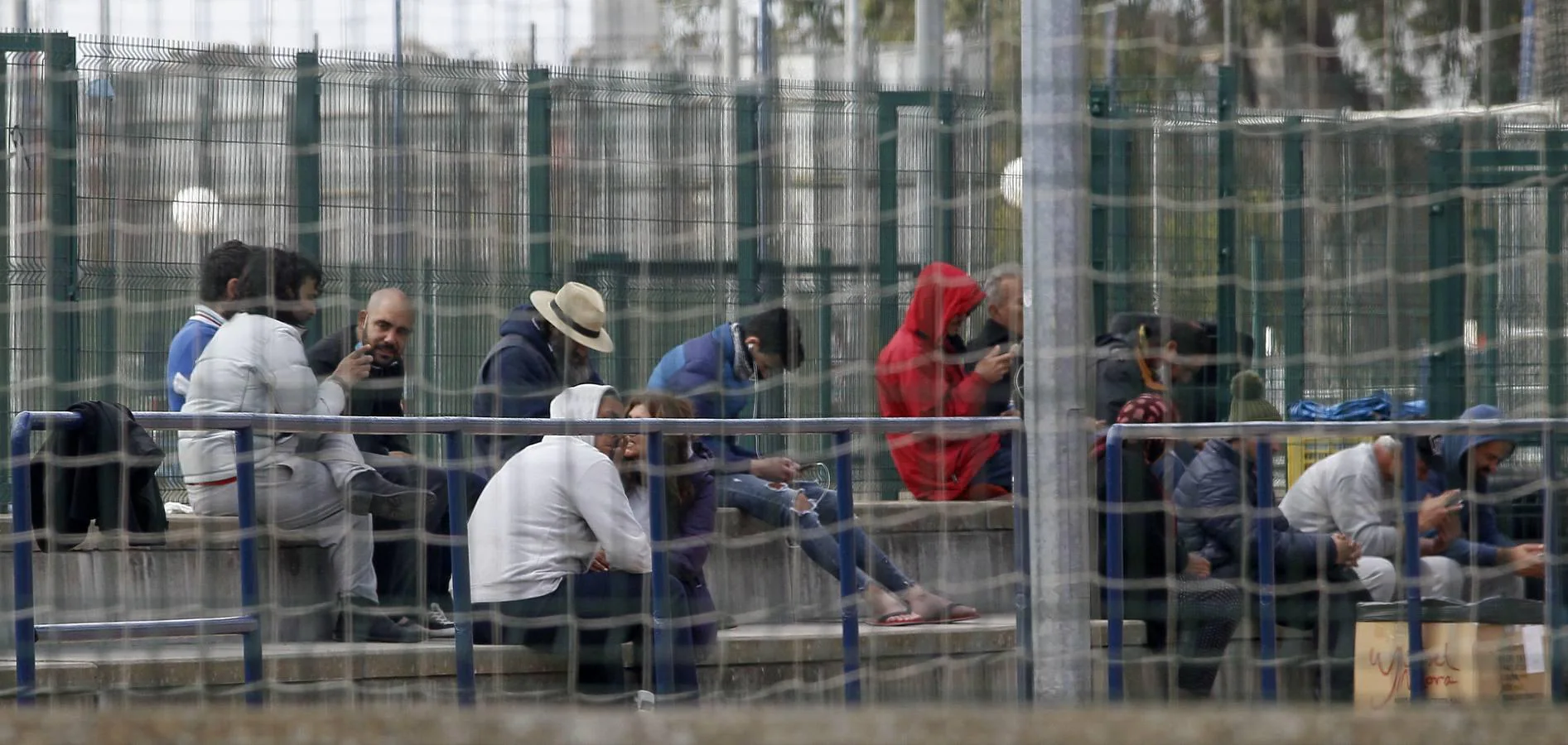 Las personas sin hogar de Sevilla se confinan en un polideportivo por el coronavirus