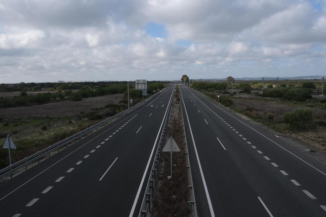 FOTOS: Las carreteras gaditanas se vacían durante el Estado de Alarma