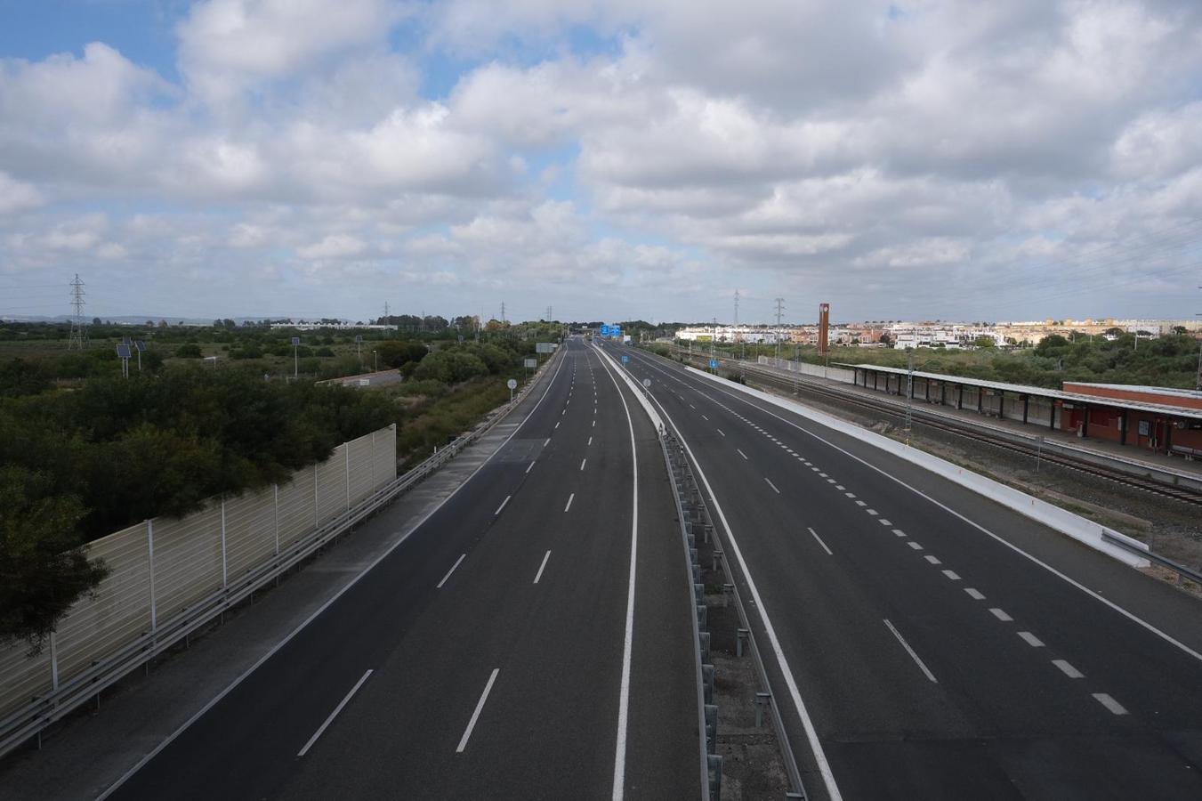 FOTOS: Las carreteras gaditanas se vacían durante el Estado de Alarma