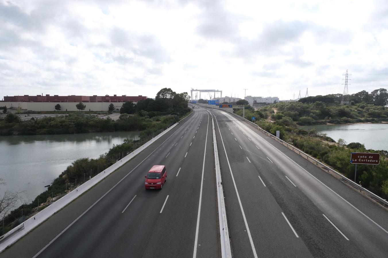 FOTOS: Las carreteras gaditanas se vacían durante el Estado de Alarma