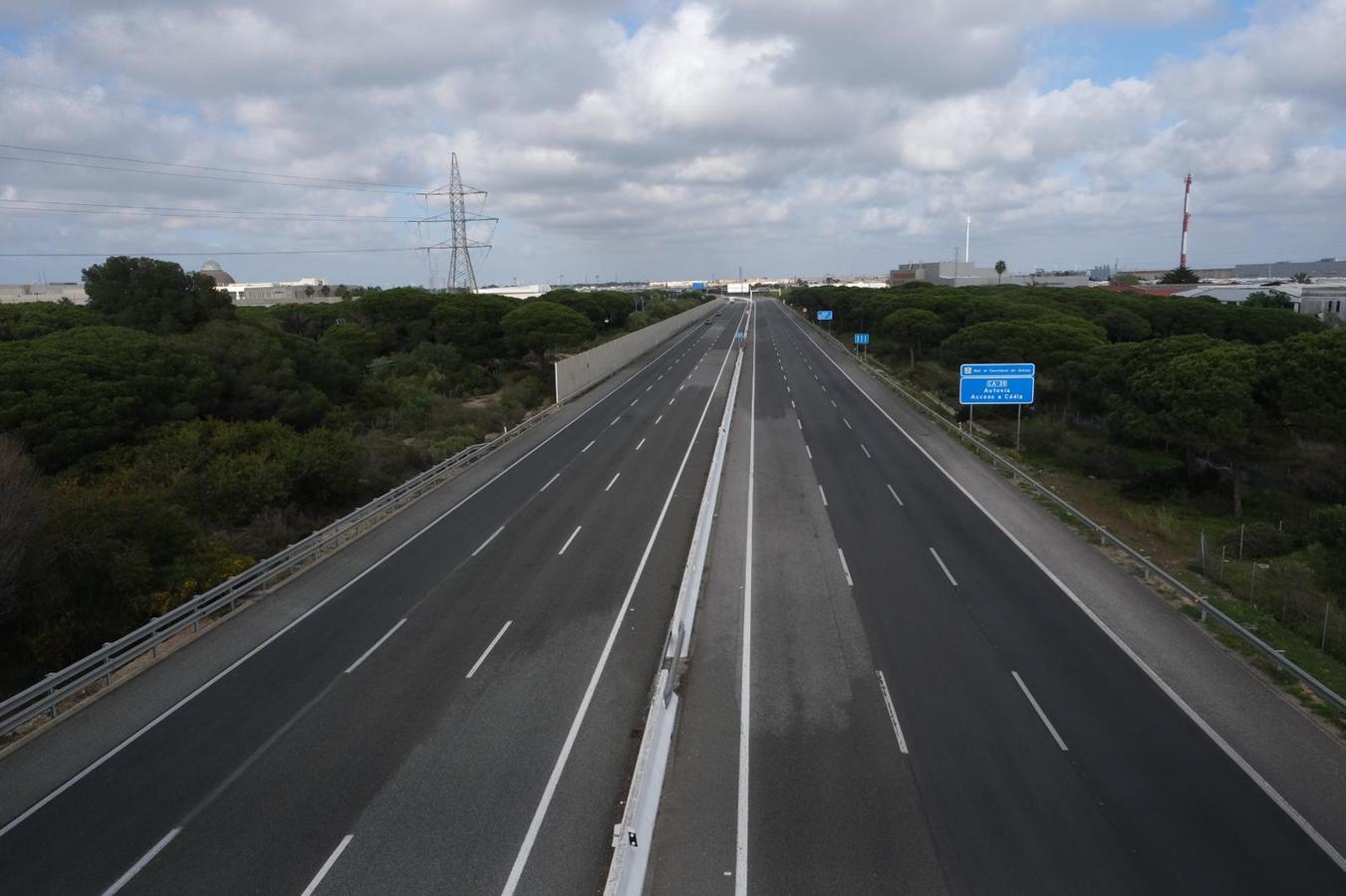 FOTOS: Las carreteras gaditanas se vacían durante el Estado de Alarma