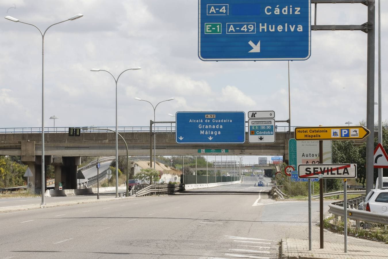 Coronavirus en Sevilla: carreteras desiertas, en cumplimiento del estado de alarma
