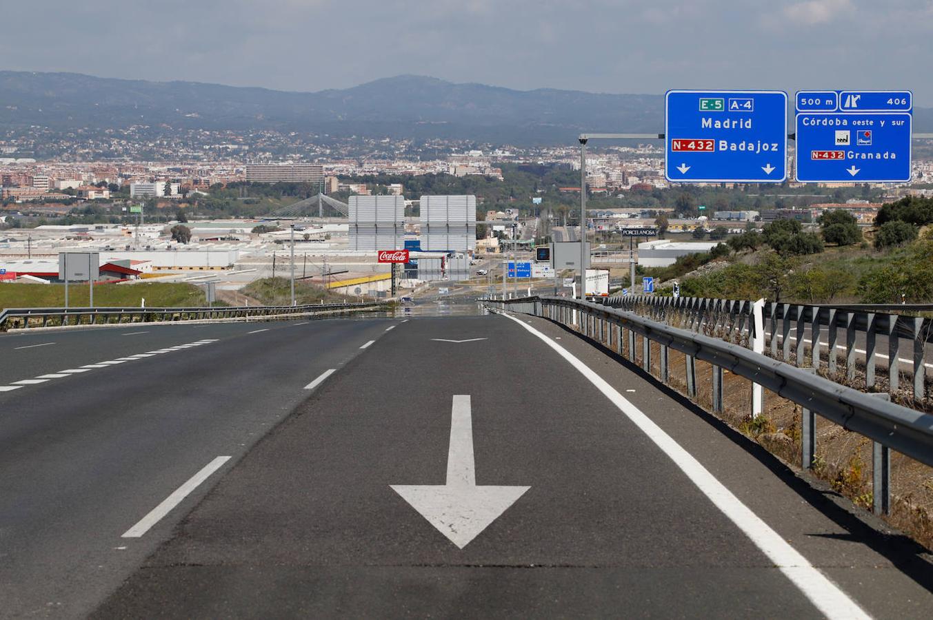 Las carreteras vacías de Córdoba por el coronavirus, en imágenes