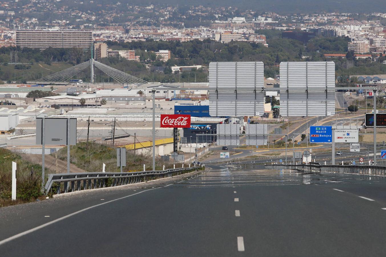 Las carreteras vacías de Córdoba por el coronavirus, en imágenes