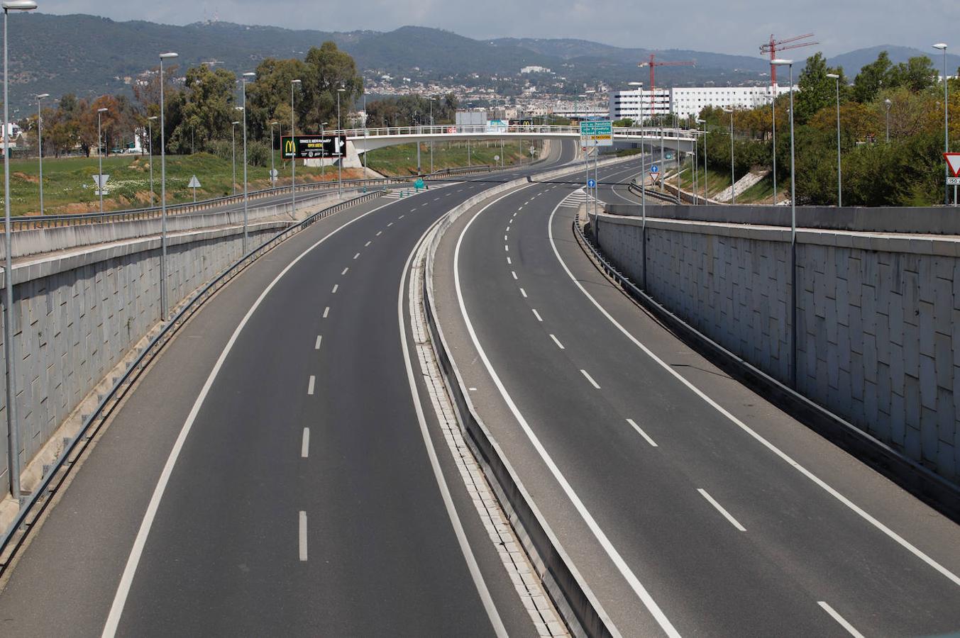 Las carreteras vacías de Córdoba por el coronavirus, en imágenes