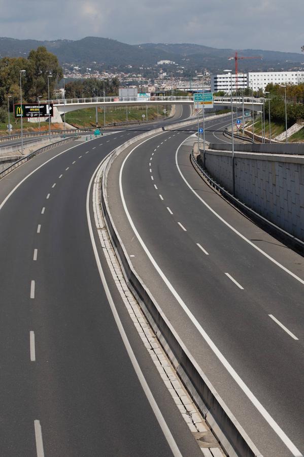 Las carreteras vacías de Córdoba por el coronavirus, en imágenes