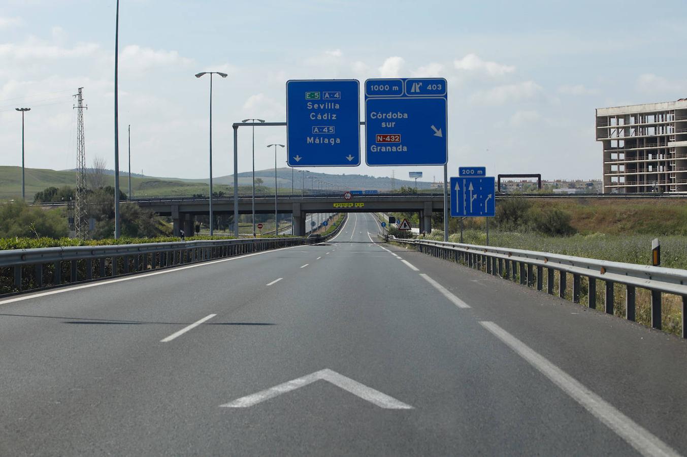 Las carreteras vacías de Córdoba por el coronavirus, en imágenes