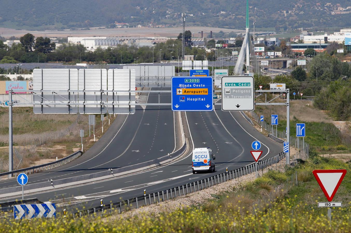 Las carreteras vacías de Córdoba por el coronavirus, en imágenes