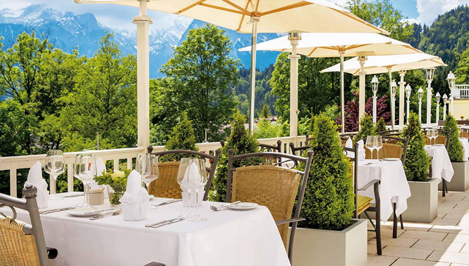 Vistas de ensueño. Aunque las habitaciones y suites tienen un ambiente de lo mas acogedor, lo más destacado es la espectacular vista de los Alpes, concretamente el Zugspitze, la montañamás alta de Alemania.