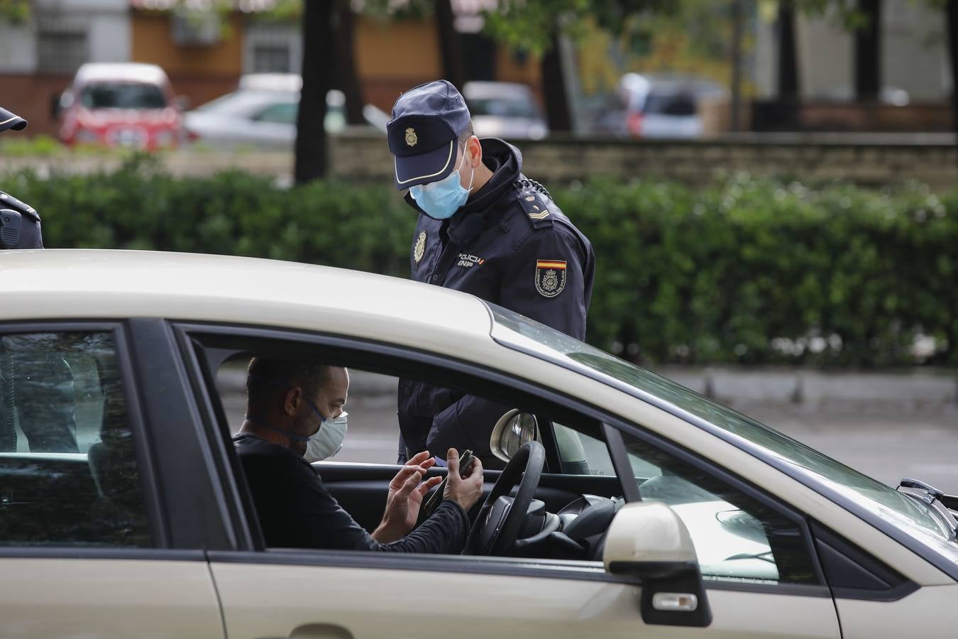 Coronavirus en Sevilla: la Policía controla también a las personas que se desplazan en transporte público