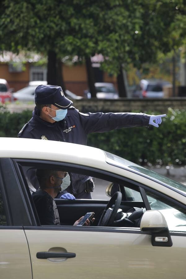 Coronavirus en Sevilla: la Policía controla también a las personas que se desplazan en transporte público