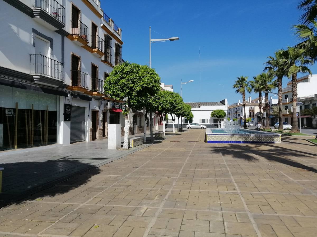 Coronavirus en Sevilla: Lora del Río, calles desiertas durante el estado de alarma