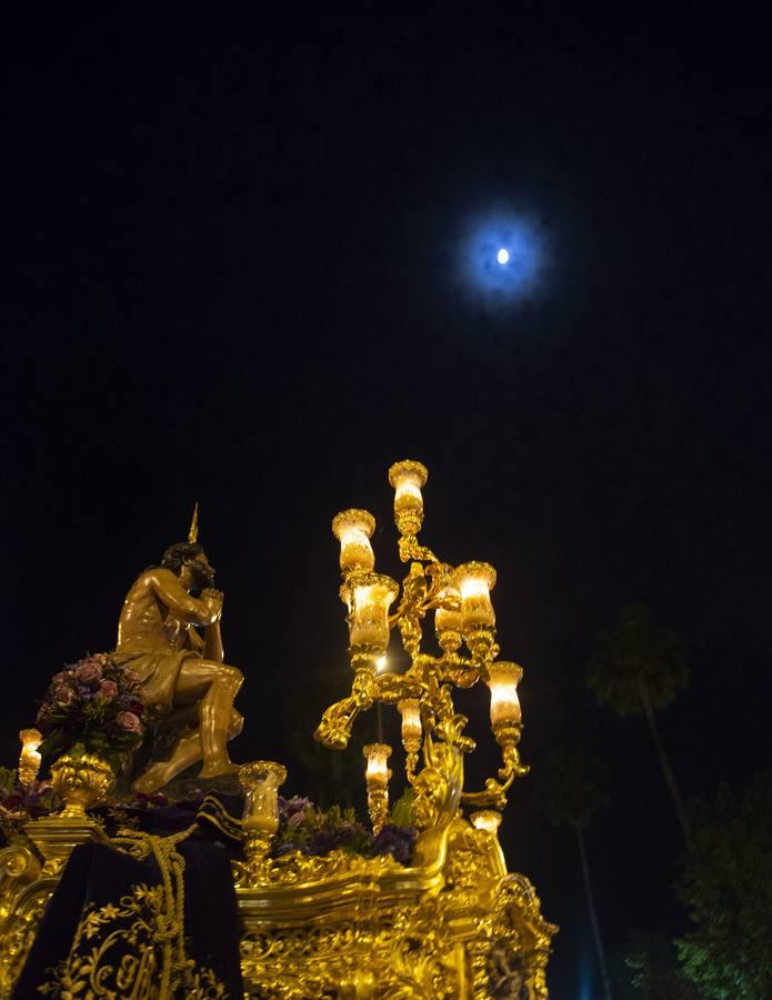 El Cristo de la Estrella por el Paseo Colón. 