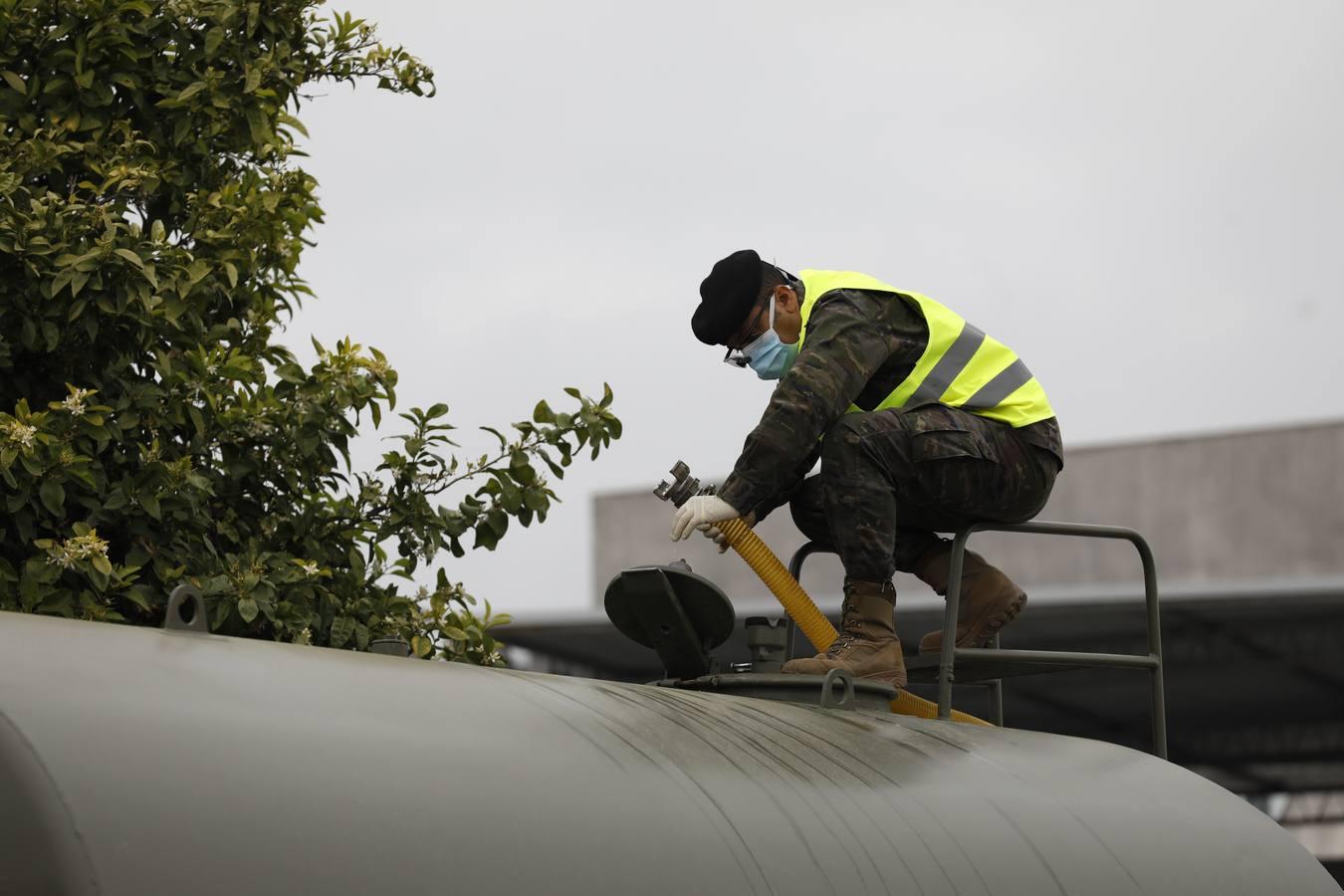 El reparto de agua potable en Córdoba, en imágenes