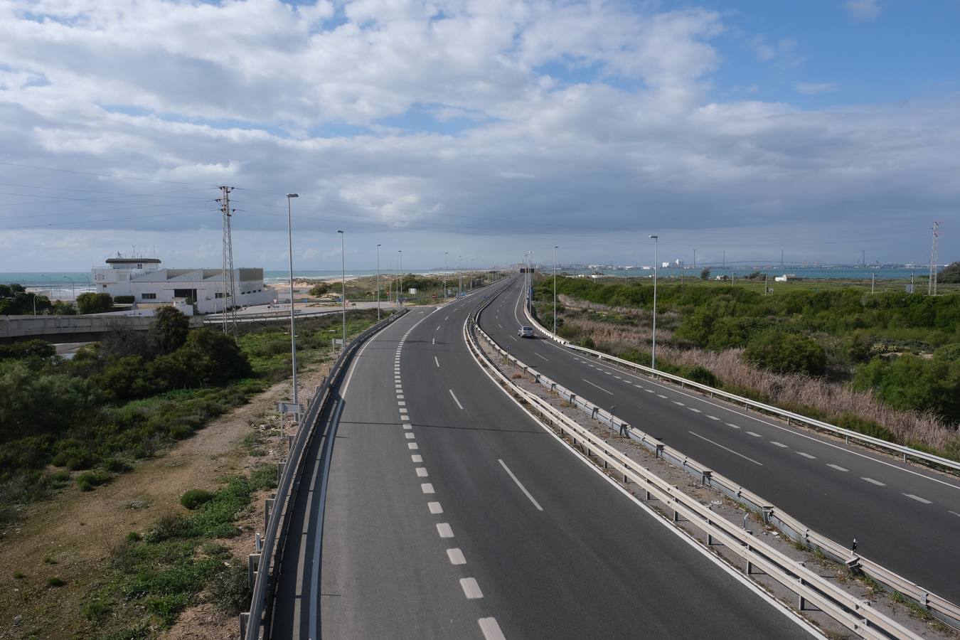 FOTOS: Coronavirus y confinamiento en Cádiz. Calles y plazas el miércoles 1 de abril 2020