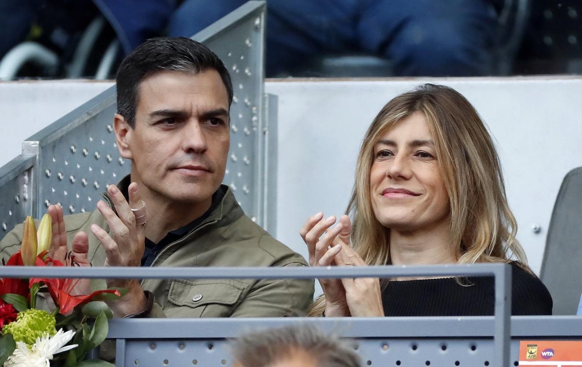 Pedro Sánchez y Begoña Gómez. El presidente y su mujer están separados después de conocerse que ella está contagiada por el virus. Así, de momento permanece aislada.