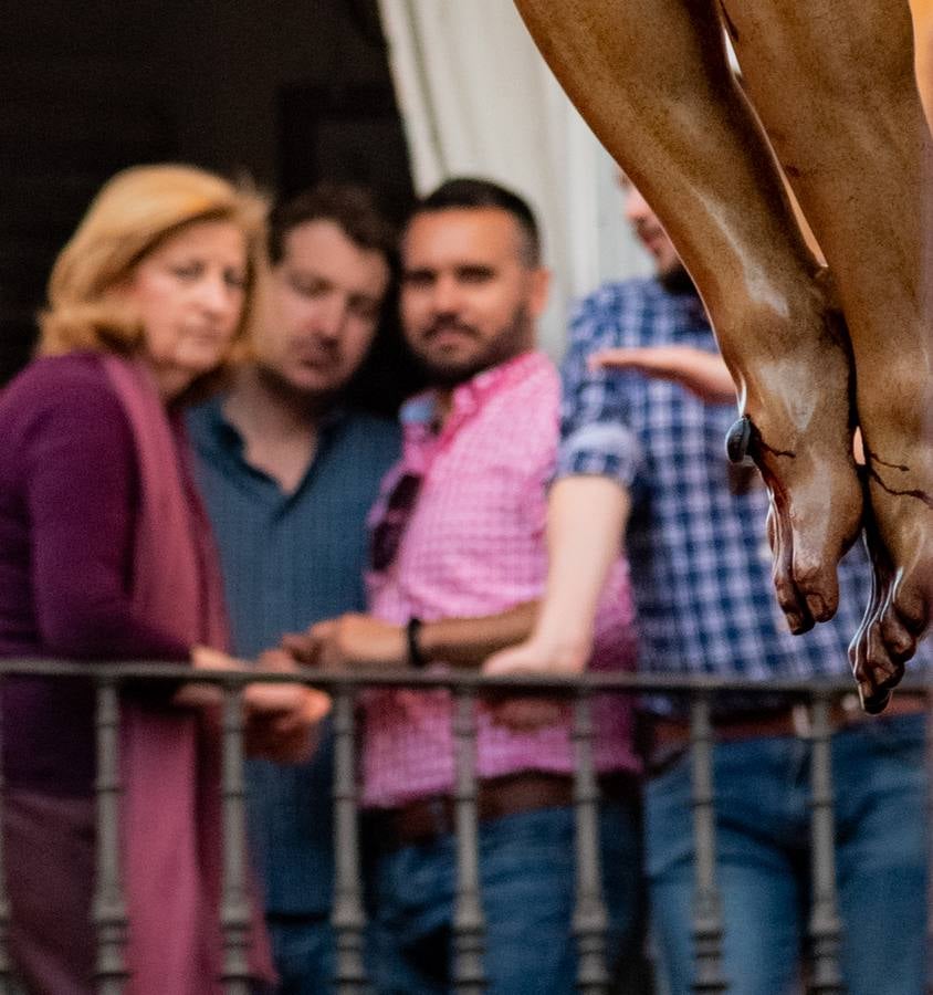 Detalle de los pies del Santísimo Cristo de las Misericordias de la Hermandad de Santa Cruz