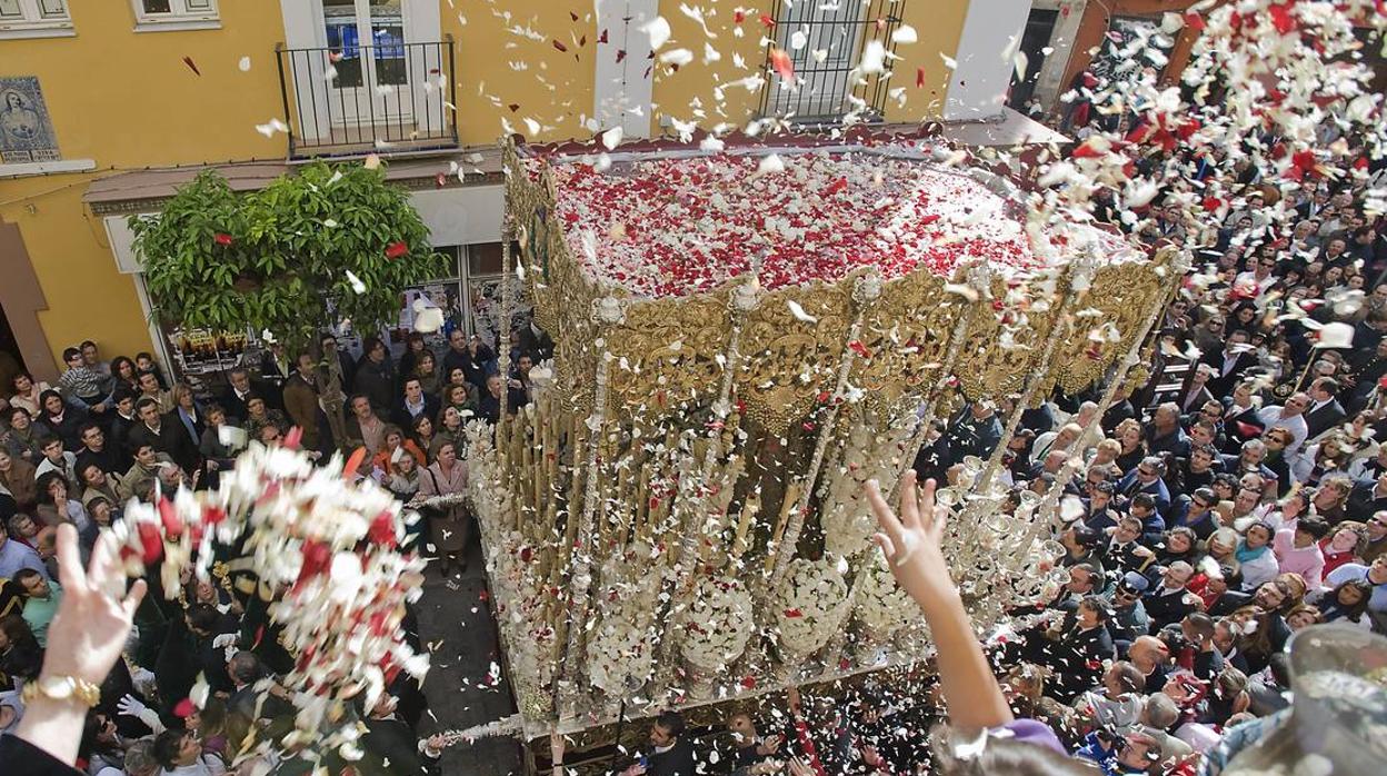 Las mejores fotografías de la Semana Santa de Sevilla de Juan Manuel Serrano