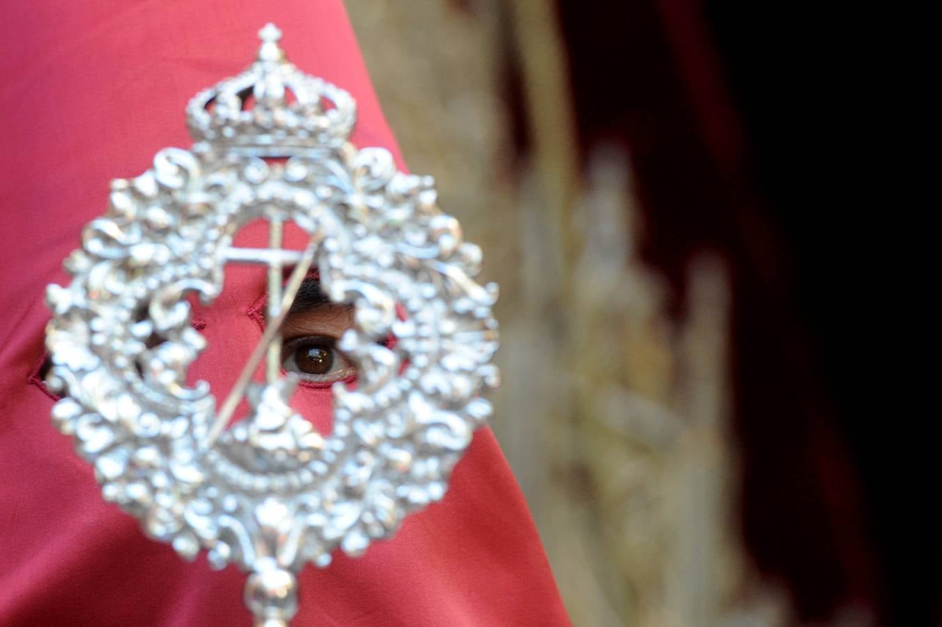 Detalle de nazareno de la Hermandad de la Lanzada