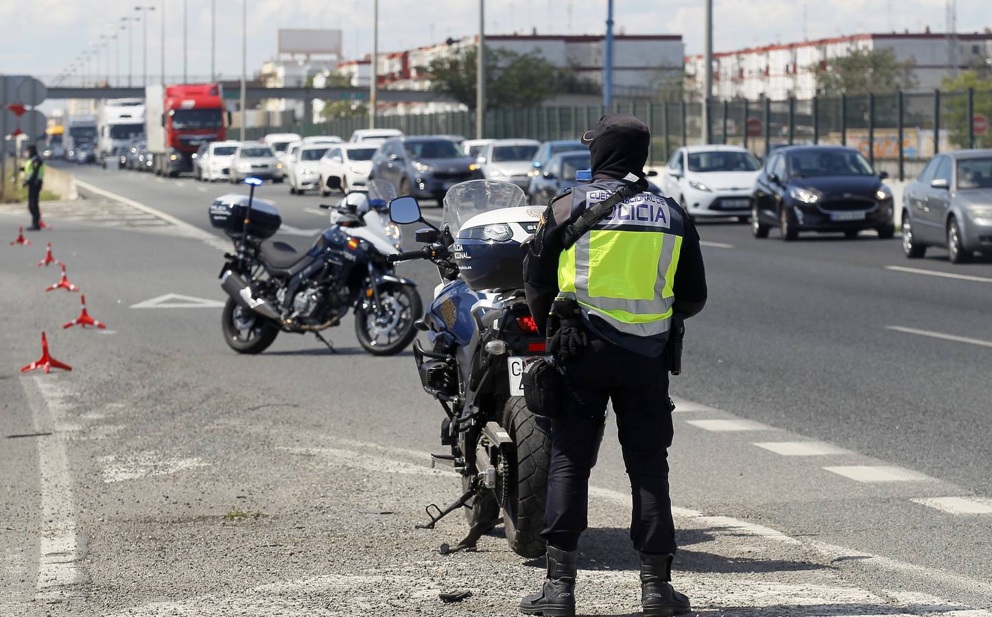 Coronavirus en Sevilla: Exhaustivos controles de tráfico para evitar desplazamientos no esenciales