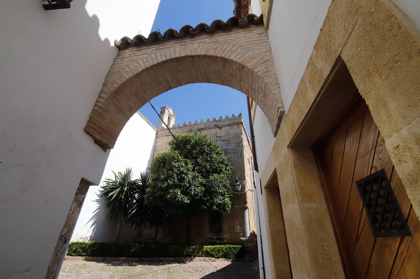 Coronavirus en Córdoba: Paseo de ausencias por las plazas