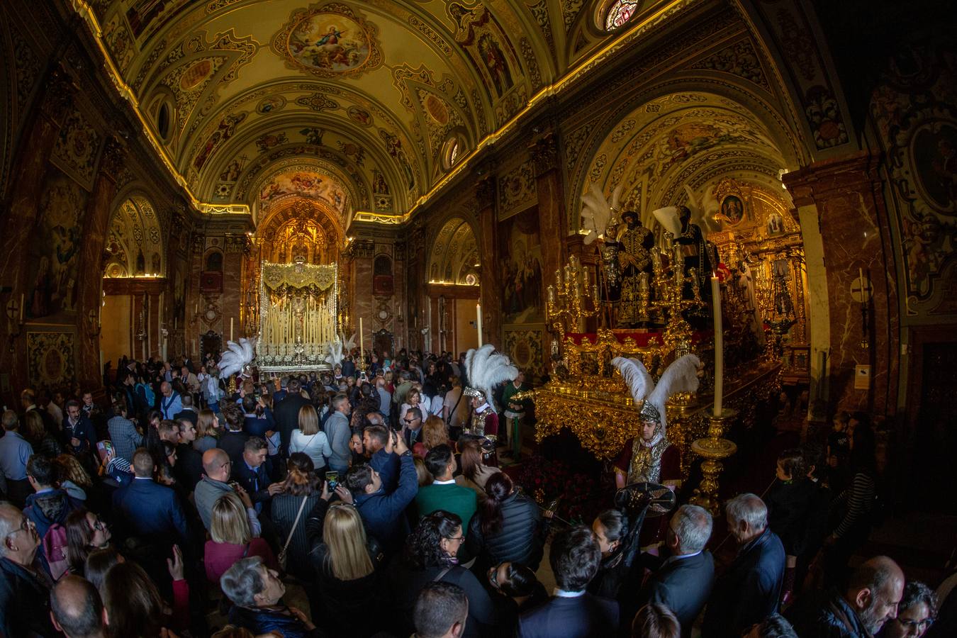 Nuestro Padre Jesús de la Sentencia y María Santísima de la Esperanza Macarena en su basílica