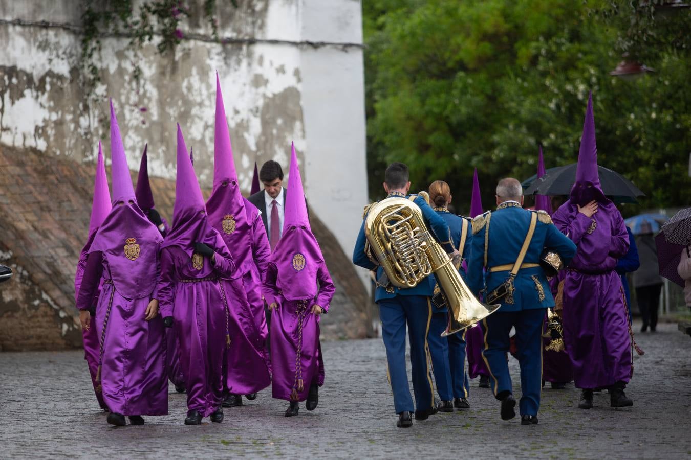 Nazarenos de la Hermandad de la O