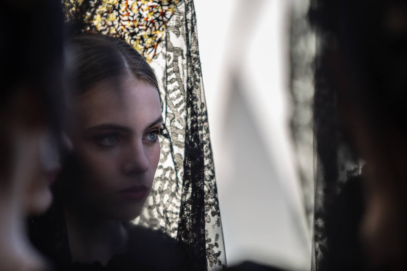 Mujeres de mantilla el Jueves Santo