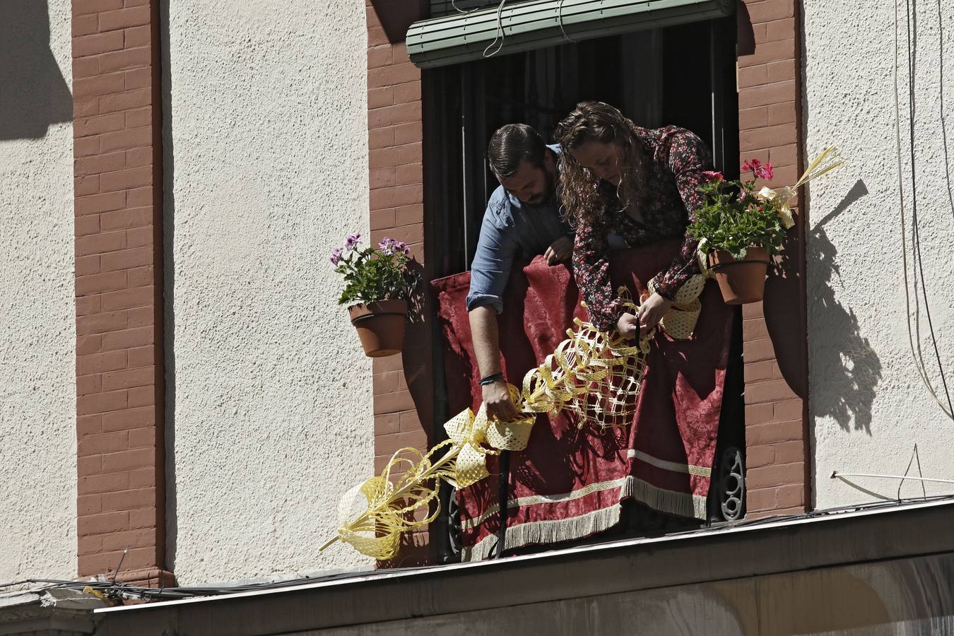 Semana Santa de Sevilla 2020: Un Domingo de Ramos desde los balcones