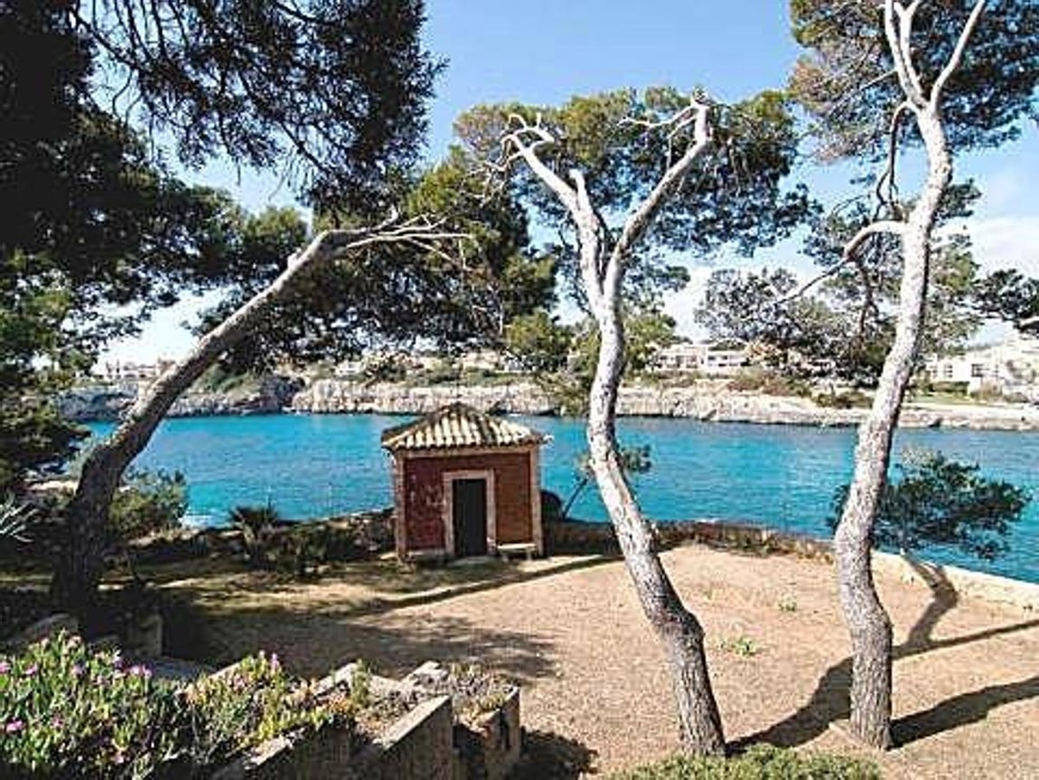 Su barco y sus padres a unos pocos metros. El tenista comentó al programa estadounidense “60 Minutes” que cerca de la casa se encuentran también sus padres así como el barco de 24 metros de eslora en el que sale a navegar en verano.