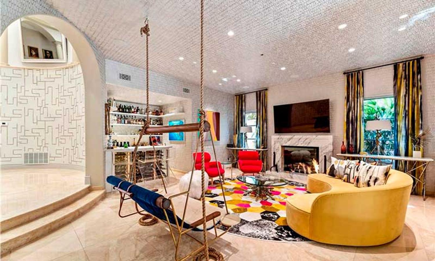 Kaley Cuoco vende, por 3,65 millones, la mansión que compró a Khloé